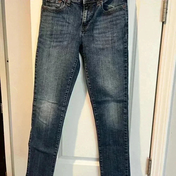 Mid-Rise Skinny Levi’s - Size 8M - Picture 7 of 7